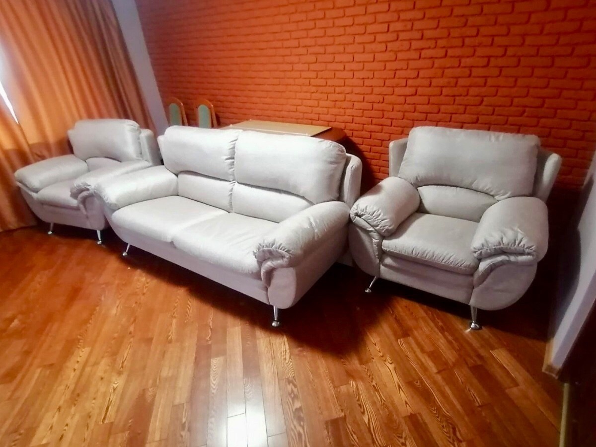 Эти волшебники превращают старые диваны в новые! Фото работ мастерской по реставрации мебели