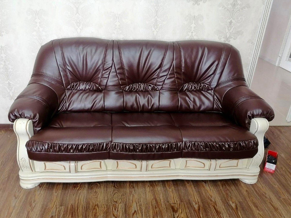 Эти волшебники превращают старые диваны в новые! Фото работ мастерской по реставрации мебели