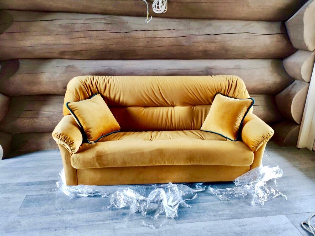 Эти волшебники превращают старые диваны в новые! Фото работ мастерской по реставрации мебели