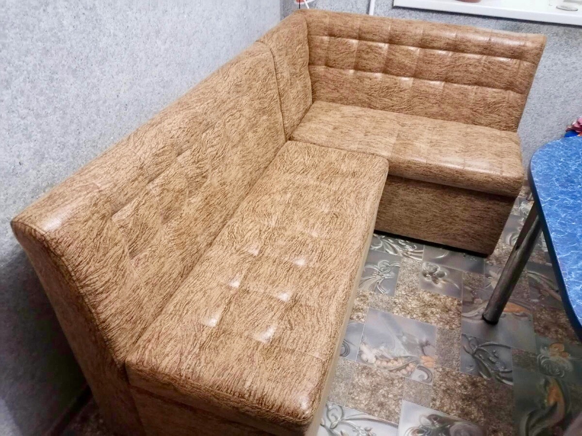 Эти волшебники превращают старые диваны в новые! Фото работ мастерской по реставрации мебели