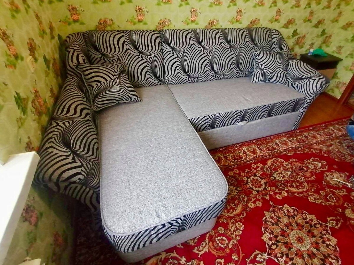 Эти волшебники превращают старые диваны в новые! Фото работ мастерской по реставрации мебели