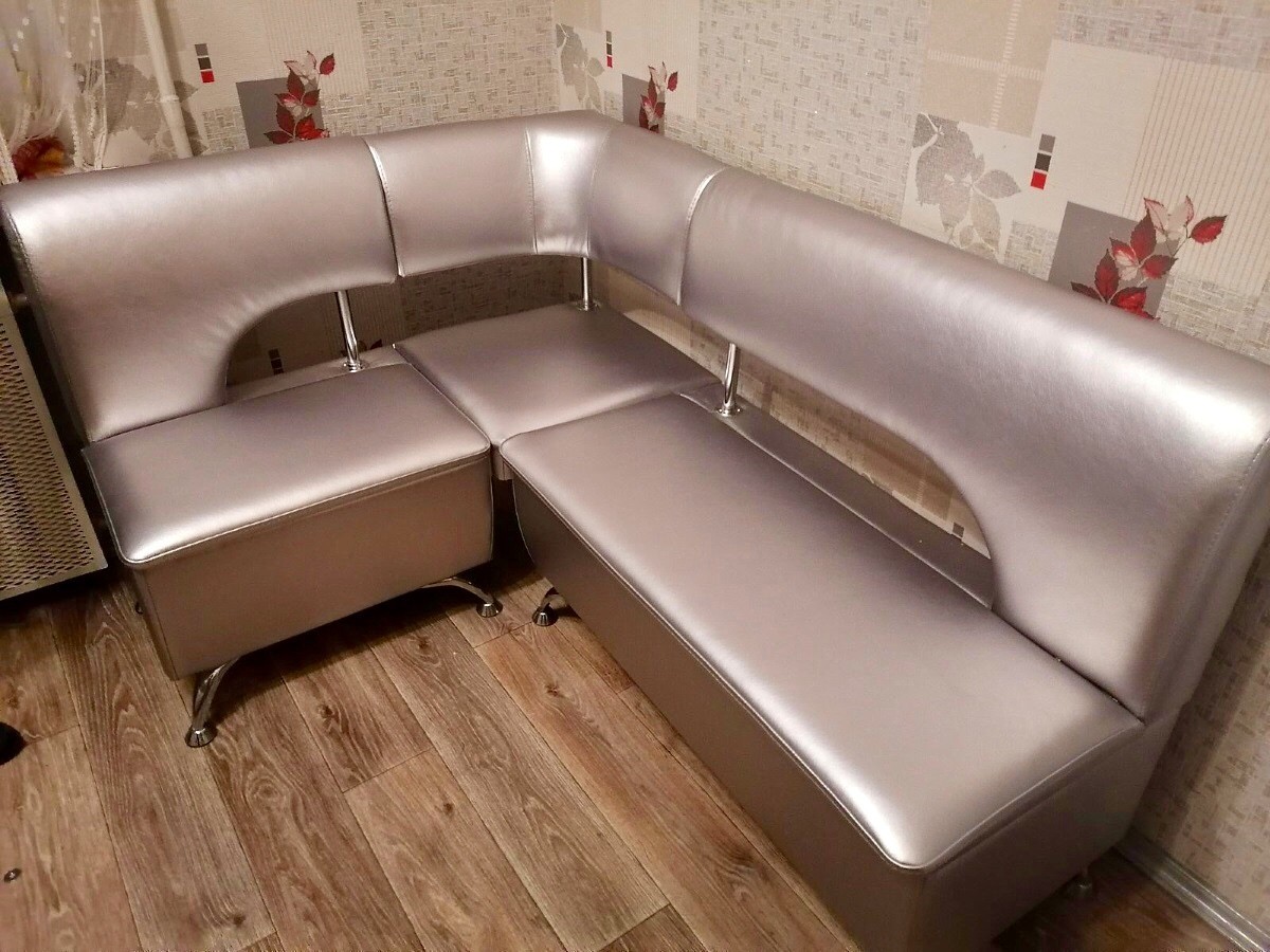 Эти волшебники превращают старые диваны в новые! Фото работ мастерской по реставрации мебели