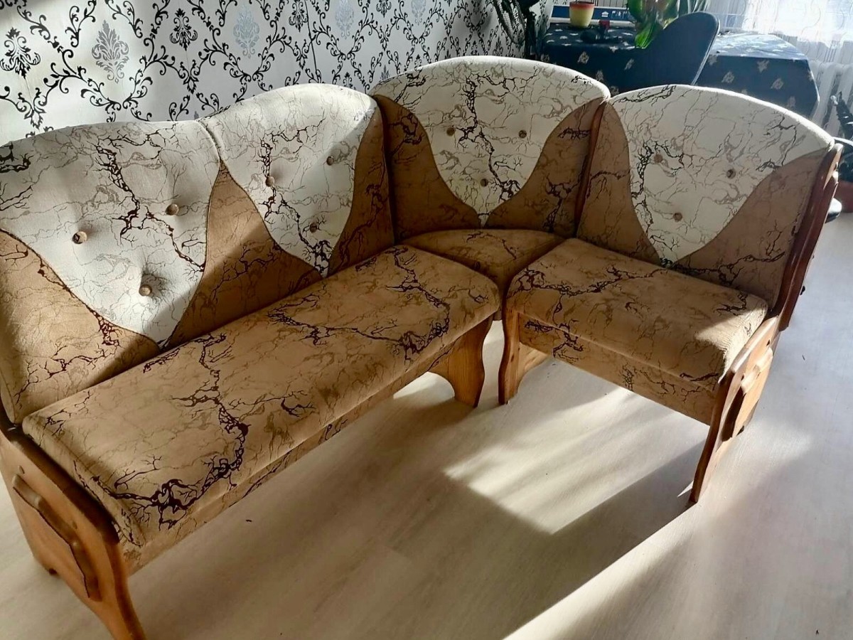 Эти волшебники превращают старые диваны в новые! Фото работ мастерской по реставрации мебели