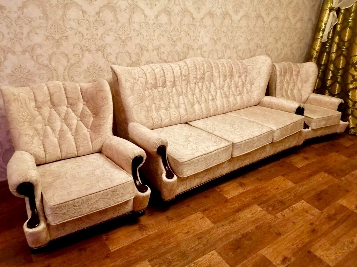 Эти волшебники превращают старые диваны в новые! Фото работ мастерской по реставрации мебели