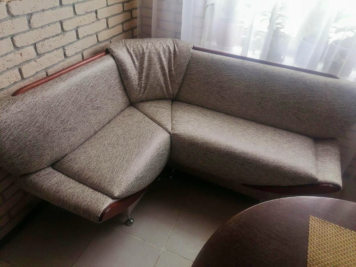 Эти волшебники превращают старые диваны в новые! Фото работ мастерской по реставрации мебели