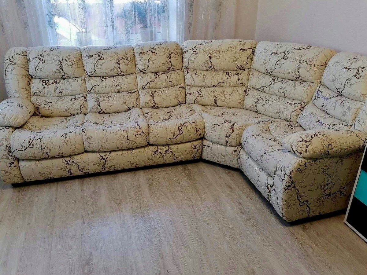 Эти волшебники превращают старые диваны в новые! Фото работ мастерской по реставрации мебели