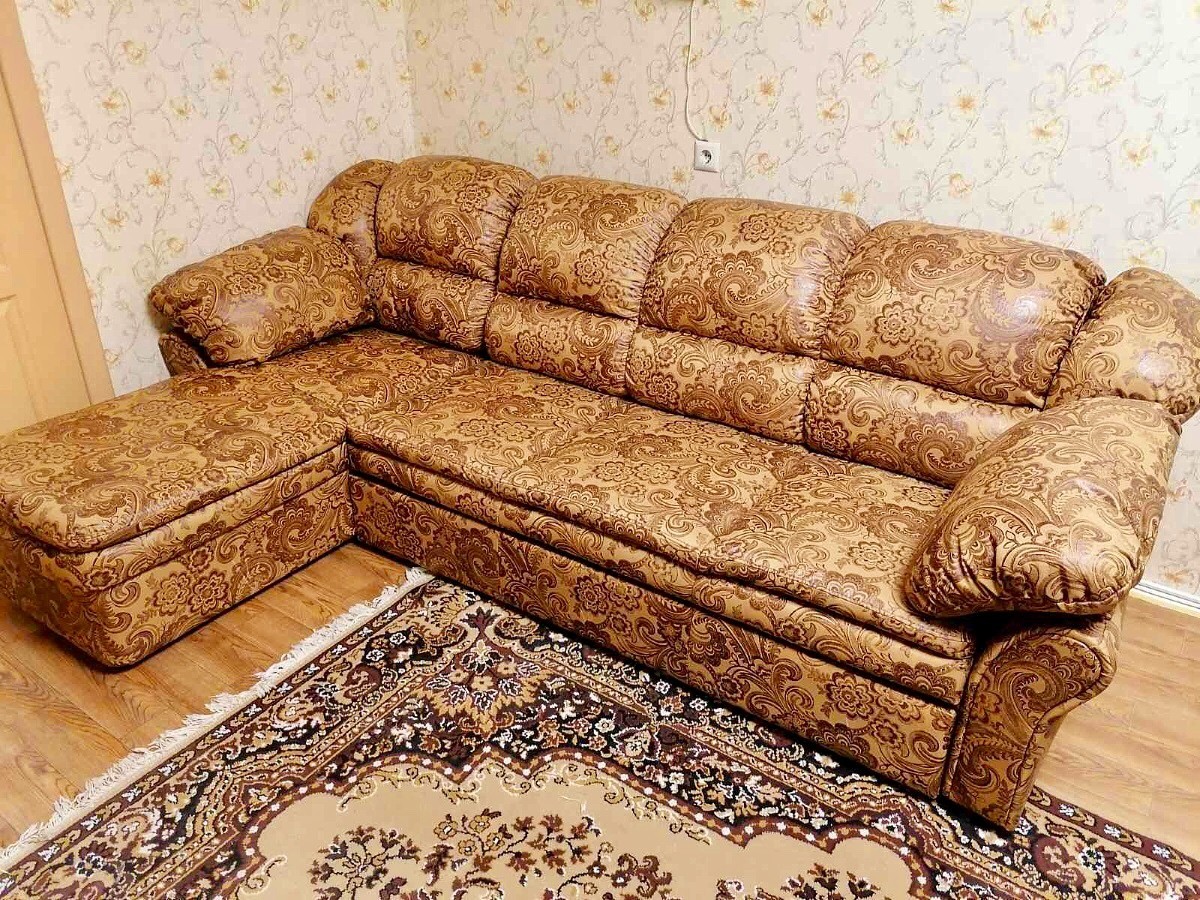 Эти волшебники превращают старые диваны в новые! Фото работ мастерской по реставрации мебели