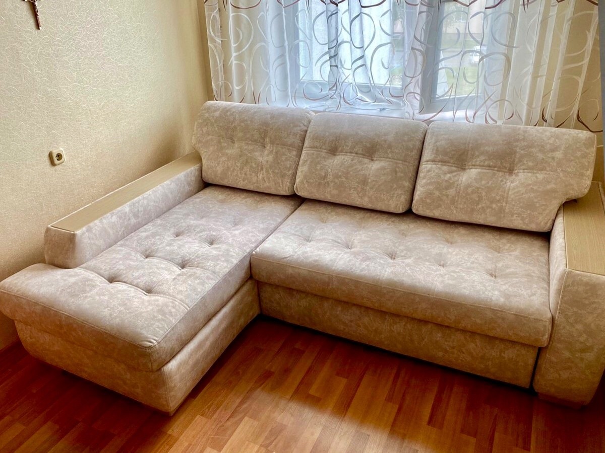 Эти волшебники превращают старые диваны в новые! Фото работ мастерской по реставрации мебели