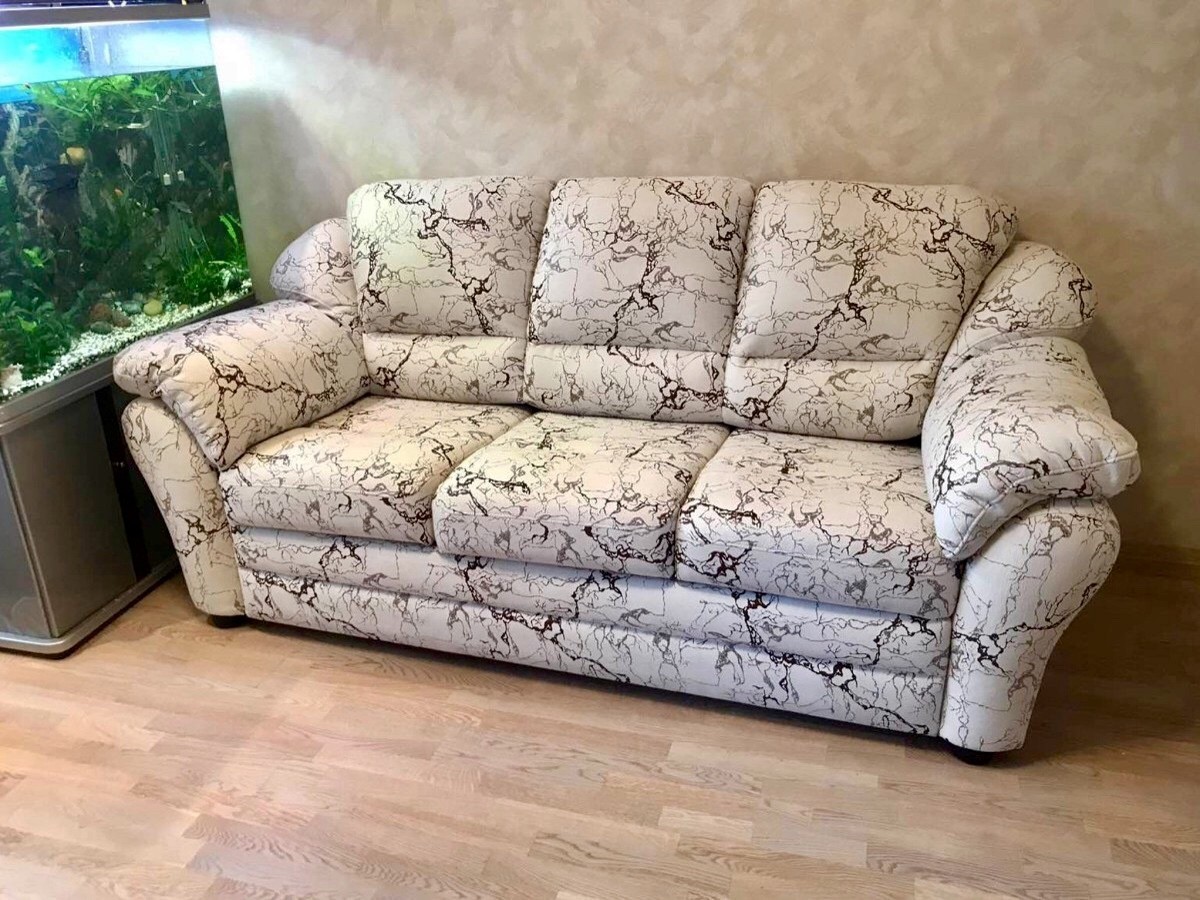 Эти волшебники превращают старые диваны в новые! Фото работ мастерской по реставрации мебели