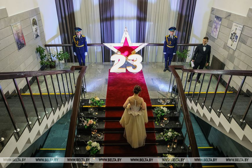 В Брестском театре драмы состоялся офицерский бал