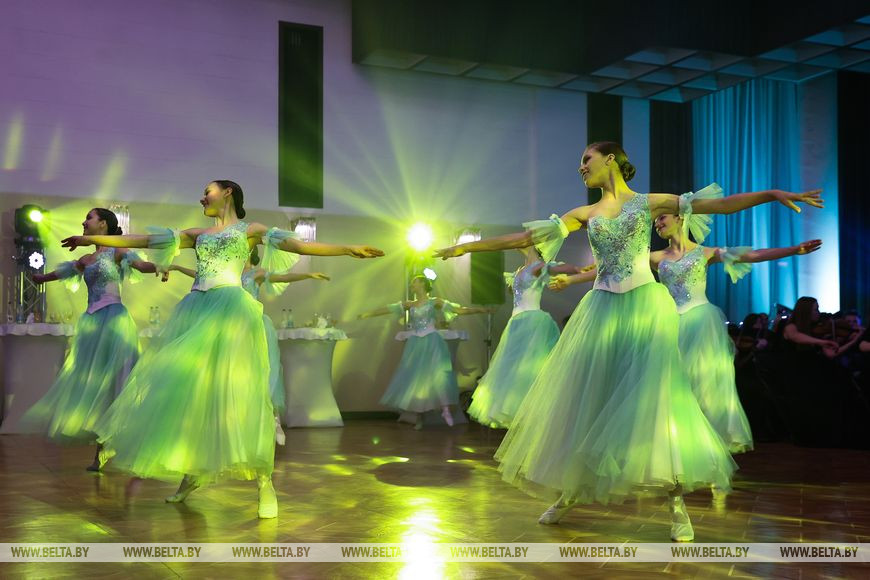 В Брестском театре драмы состоялся офицерский бал