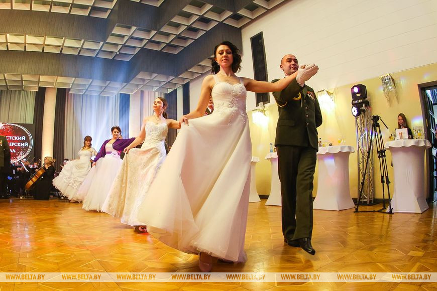 В Брестском театре драмы состоялся офицерский бал