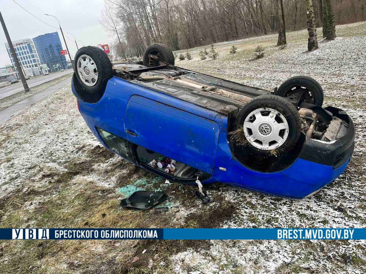 В Бресте на Варшавке перевернулся автомобиль