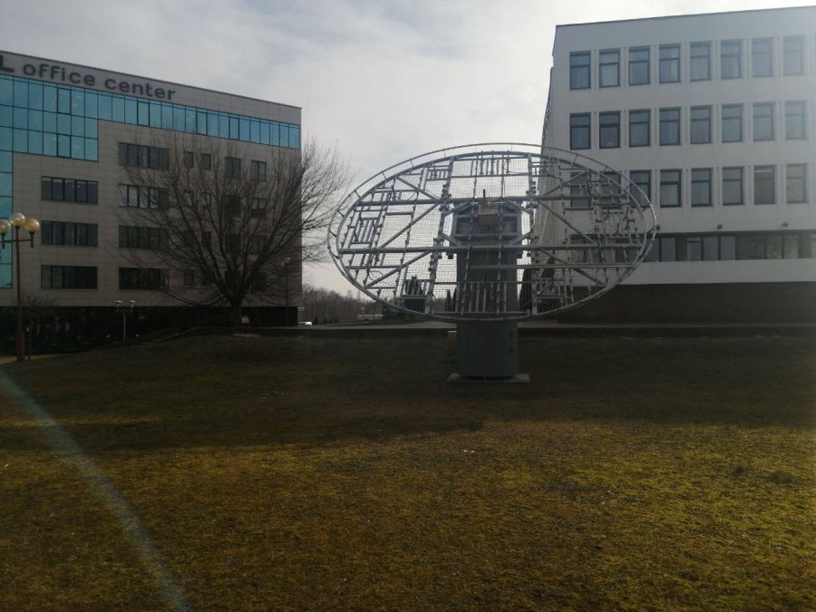 Сильного ветра не выдержали большие часы у администрации Московского района в Бресте