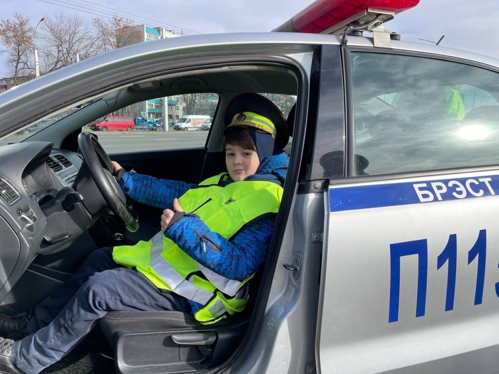 В Бресте дети останавливали водителей и проверяли документы 