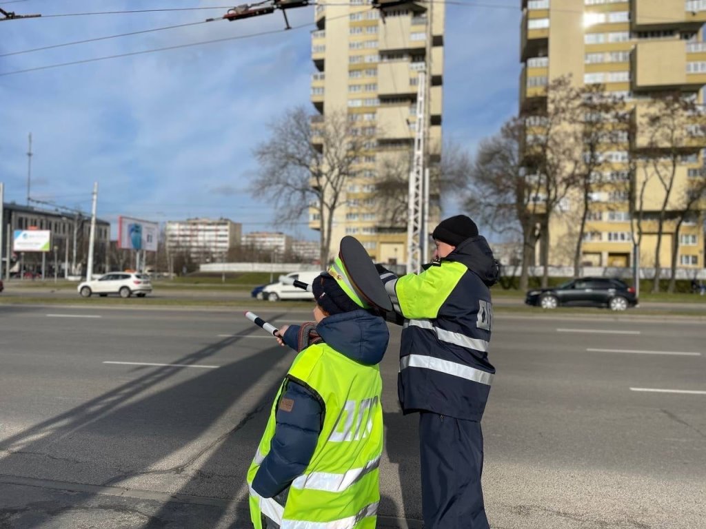 В Бресте дети останавливали водителей и проверяли документы 