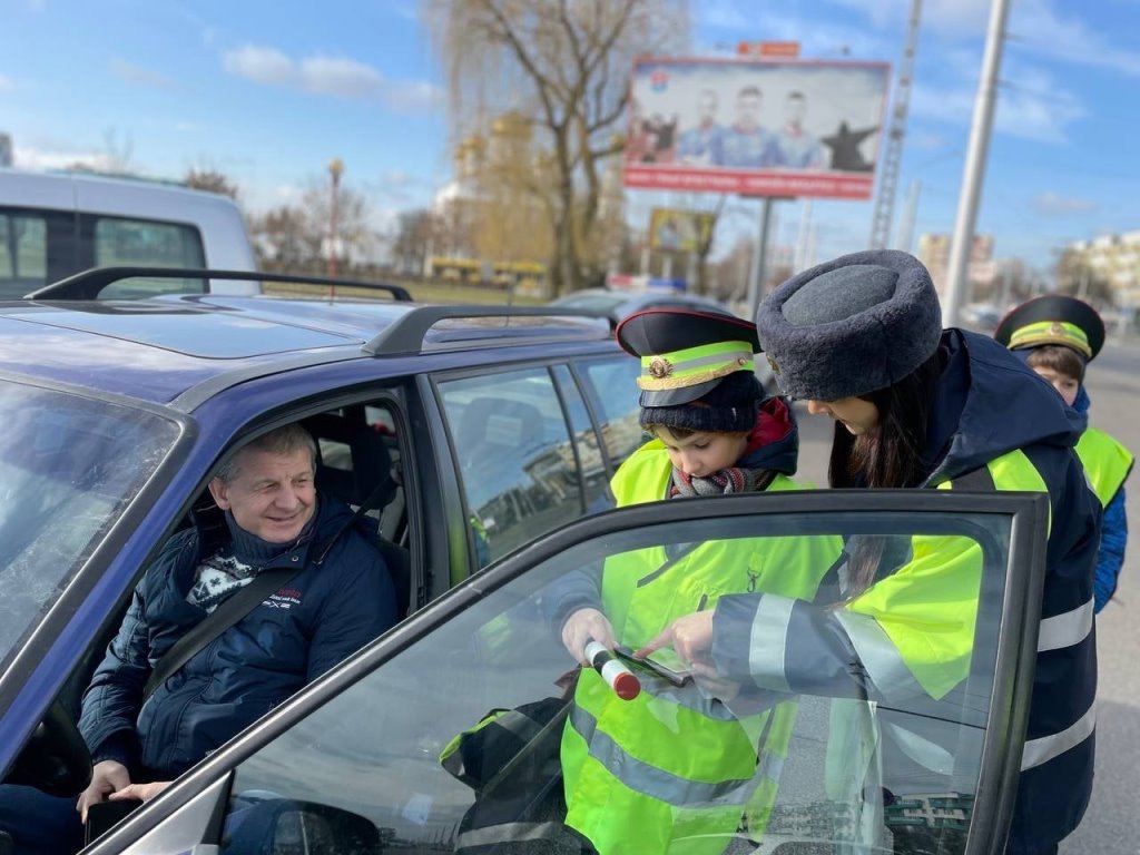 В Бресте дети останавливали водителей и проверяли документы 