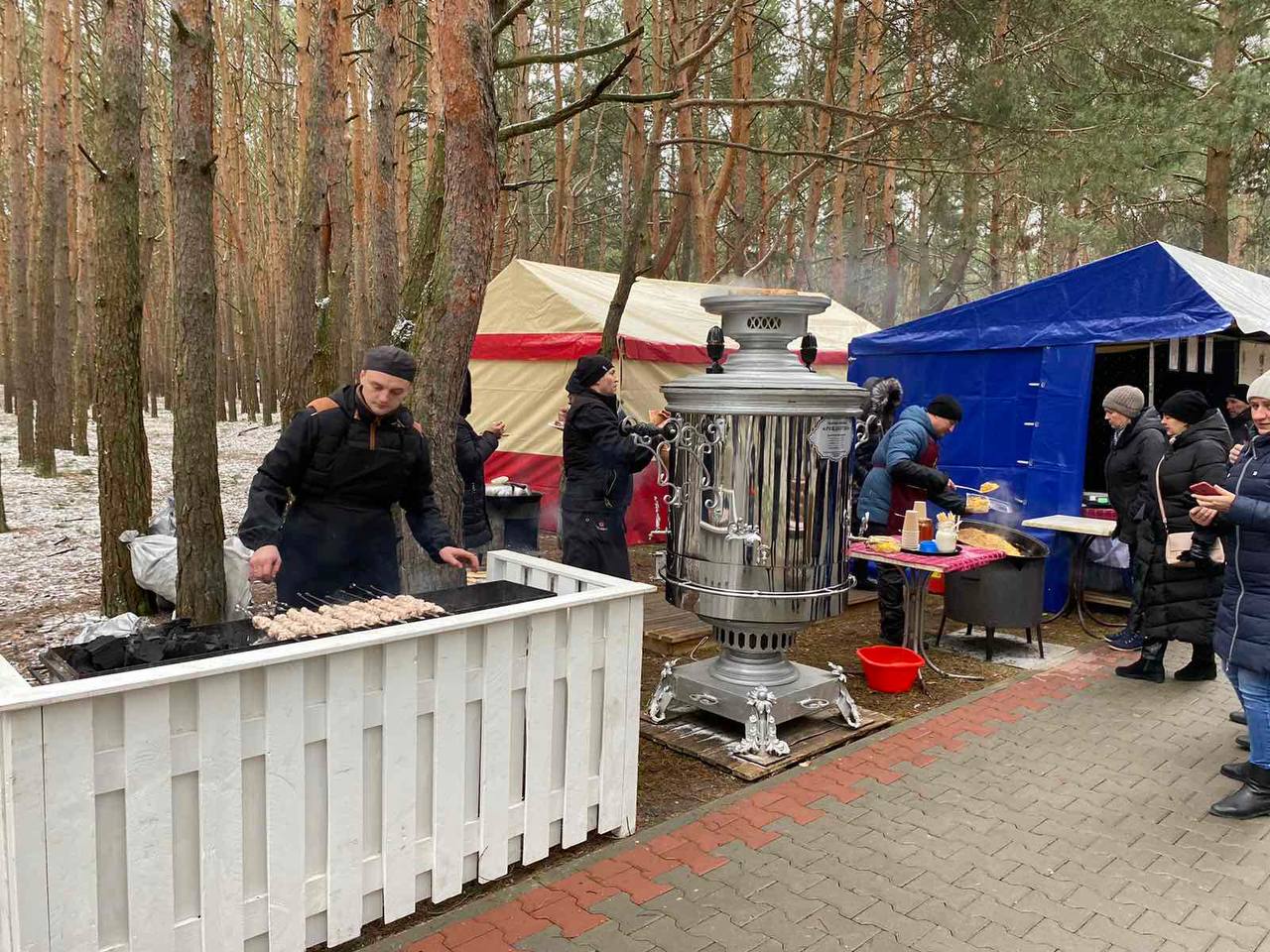 Масленичные гулянья проходят в парке Воинов-интернационалистов в Бресте