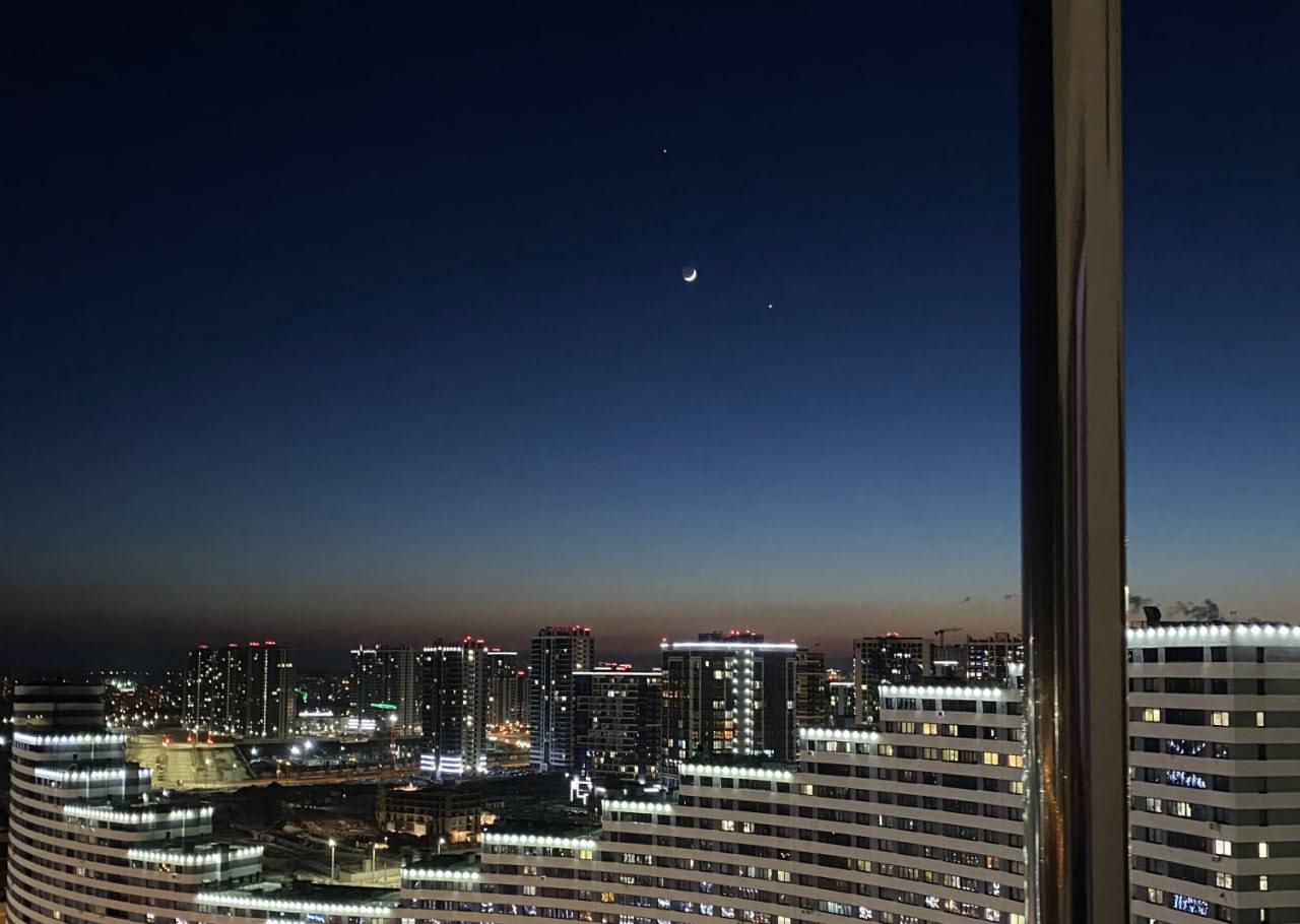 Что за две очень яркие звезды сегодня ночью можно наблюдать у Луны?