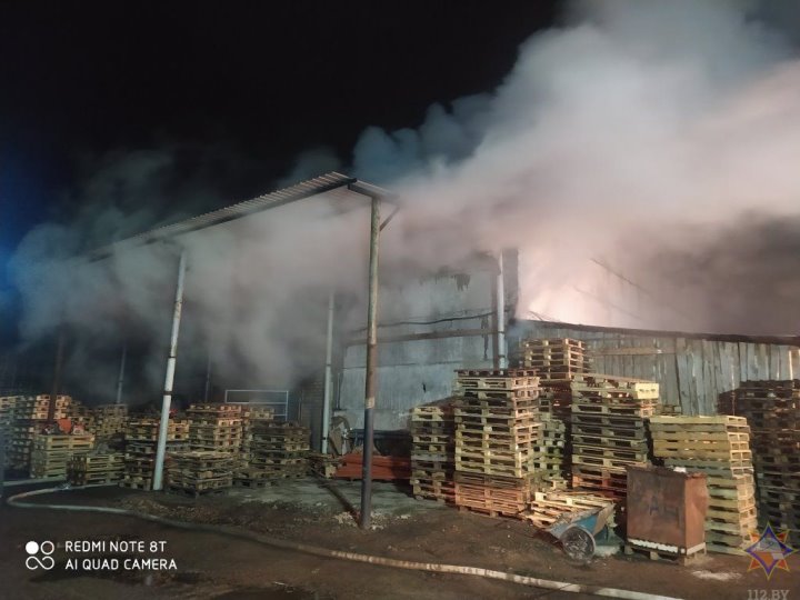 В Бресте горел склад, а в Дрогичине – торговый павильон