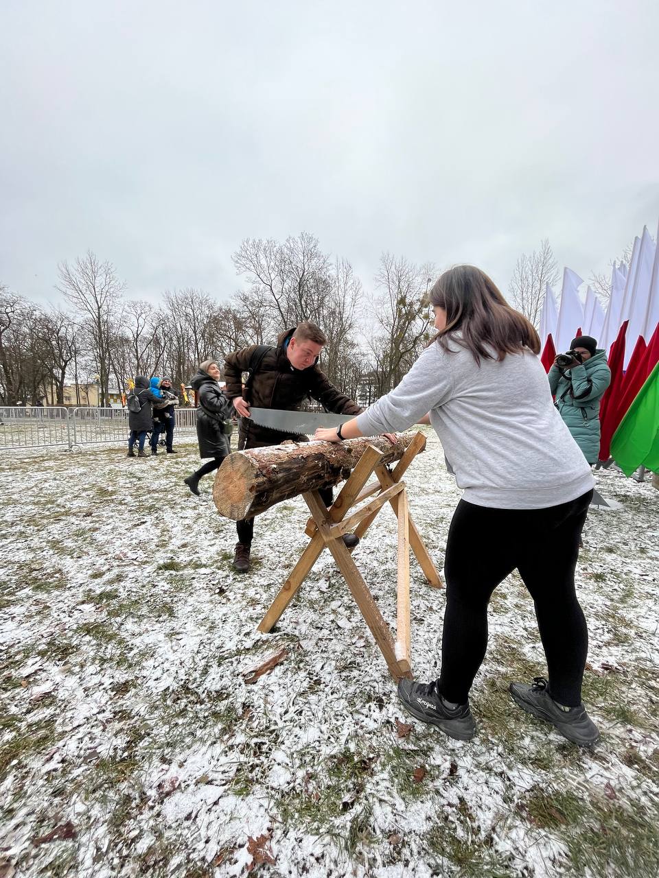 Так провожают сегодня Масленицу в Бресте в Парке культуры и отдыха