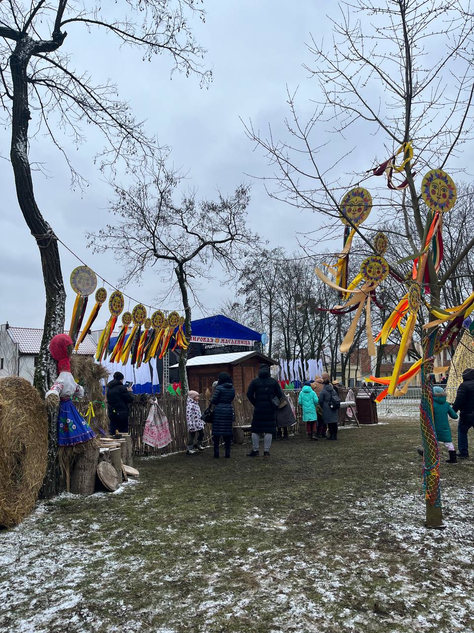 Так провожают сегодня Масленицу в Бресте в Парке культуры и отдыха