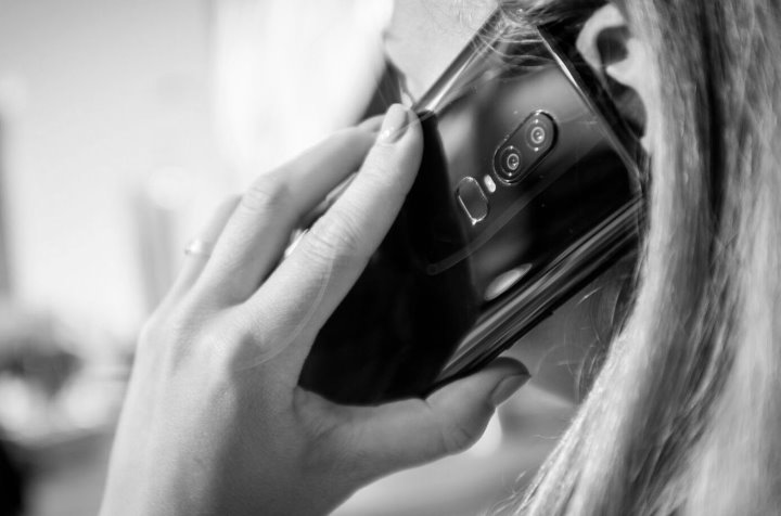 «Что написано на телефоне? Ипхон». Мошенница позвонила белорусу и пожаловалась на обман