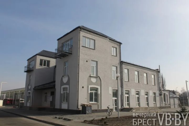 Кирху – под офисы? Что будет дальше с двумя историческими зданиями в центре Бреста?