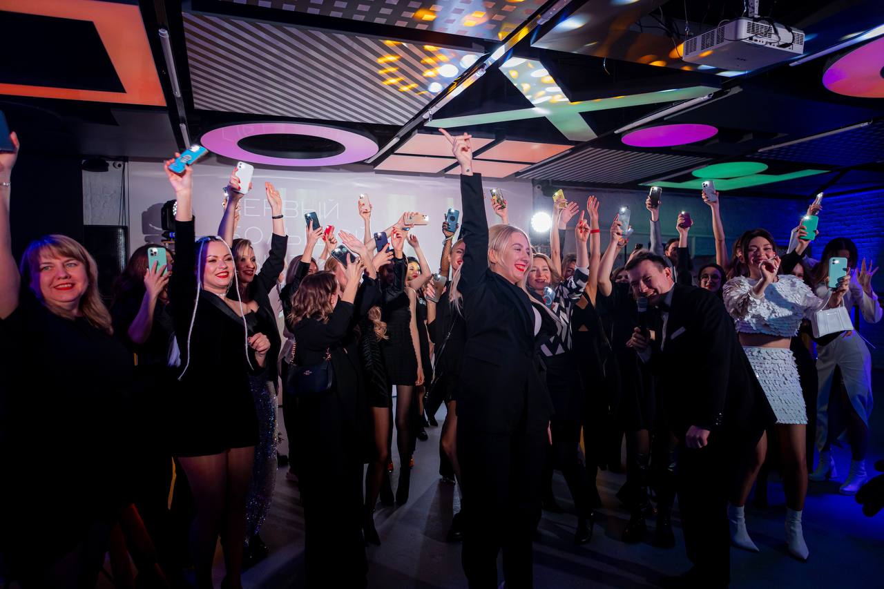 Масштабный БЬЮТИ-КОРПОРАТИВ прошел в Минске. Организатор вечеринки и свадебный стилист-визажист из Бреста рассказали, как это было