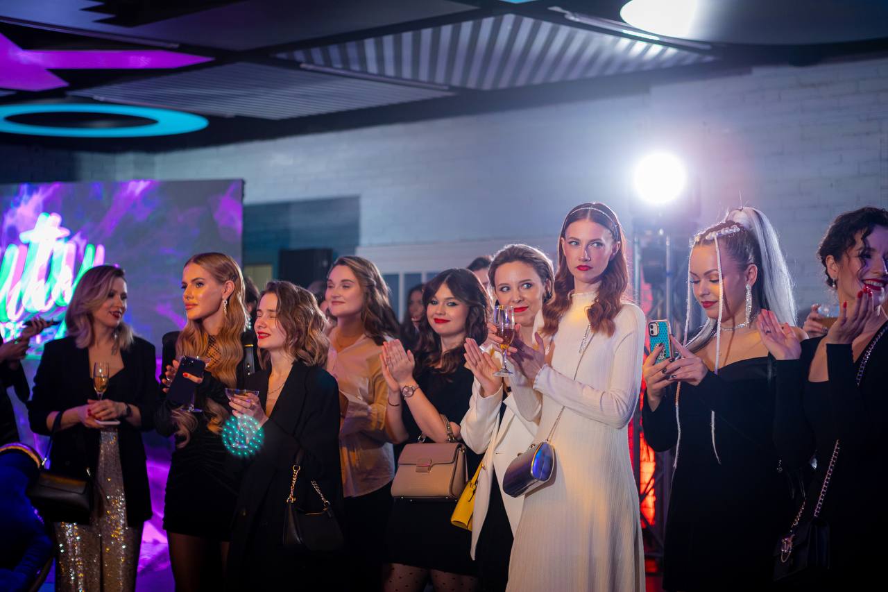 Масштабный БЬЮТИ-КОРПОРАТИВ прошел в Минске. Организатор вечеринки и свадебный стилист-визажист из Бреста рассказали, как это было