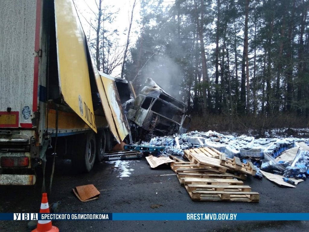 В Каменецком районе горела фура. Стали известны подробности