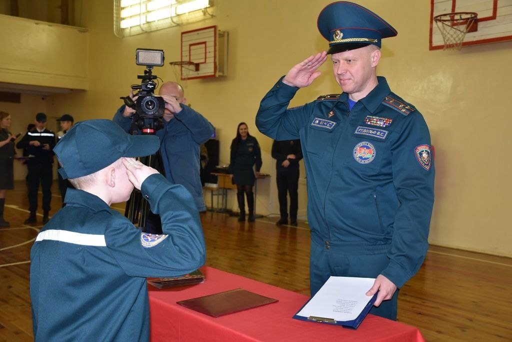 В средней школе № 16 г. Бреста состоялась церемония принесения клятвы учащимися класса профессиональной направленности МЧС