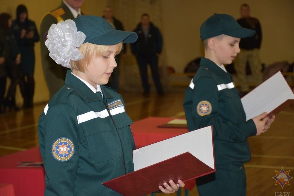 В средней школе № 16 г. Бреста состоялась церемония принесения клятвы учащимися класса профессиональной направленности МЧС