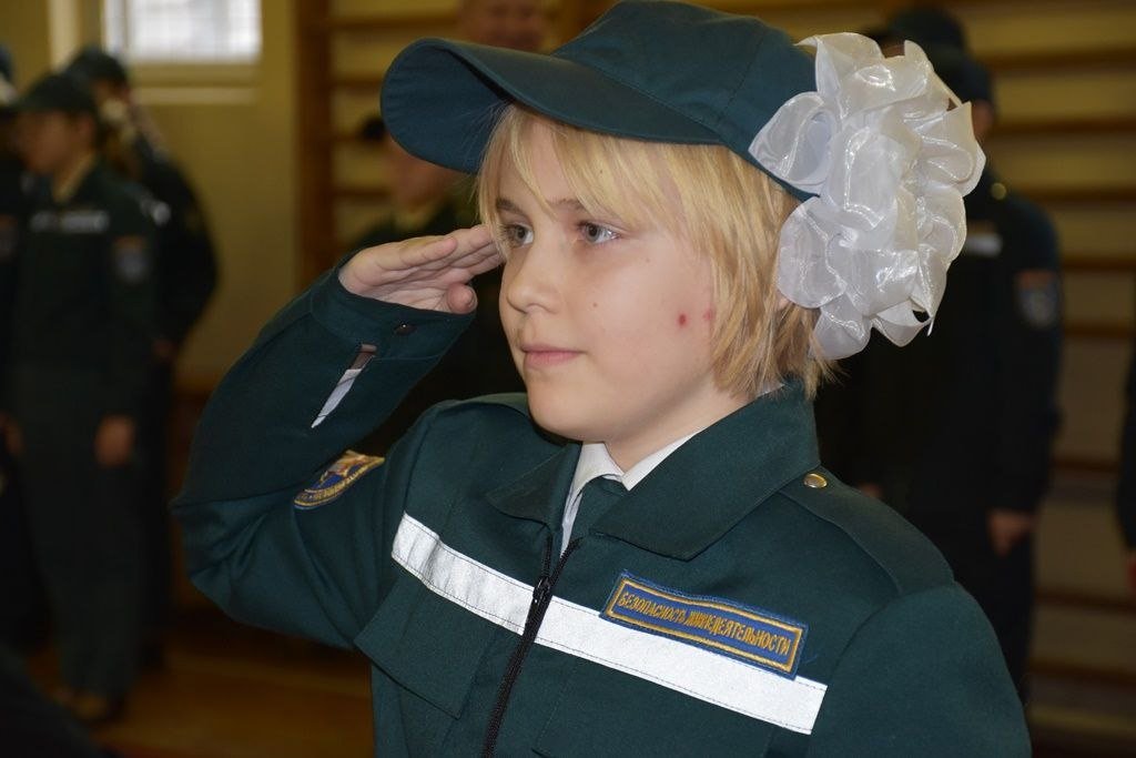 В средней школе № 16 г. Бреста состоялась церемония принесения клятвы учащимися класса профессиональной направленности МЧС