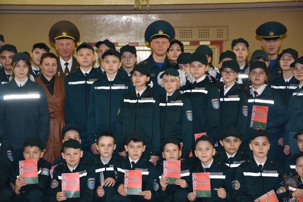 В средней школе № 16 г. Бреста состоялась церемония принесения клятвы учащимися класса профессиональной направленности МЧС