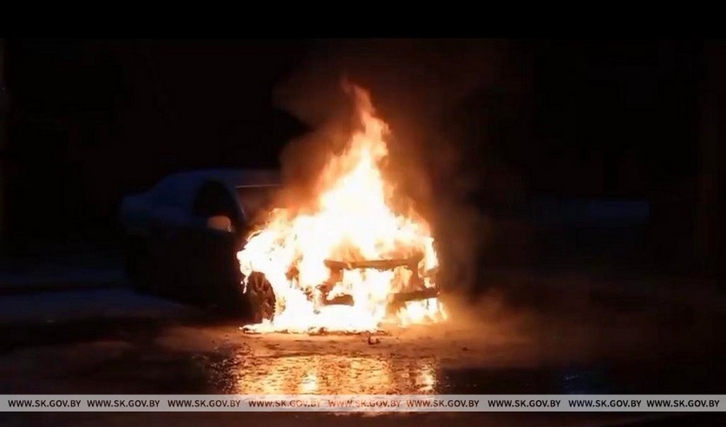Мужчина в отместку за лишение прав поджег машину начальника Логойского отдела ГАИ