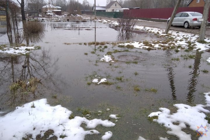 Брестские водители жалуются на ямы, дачники – на подтопления, а пешеходы в частных секторах – на «разбитые» «гравийки». Узнали в Брестском ДЭП, когда беды горожан закончатс