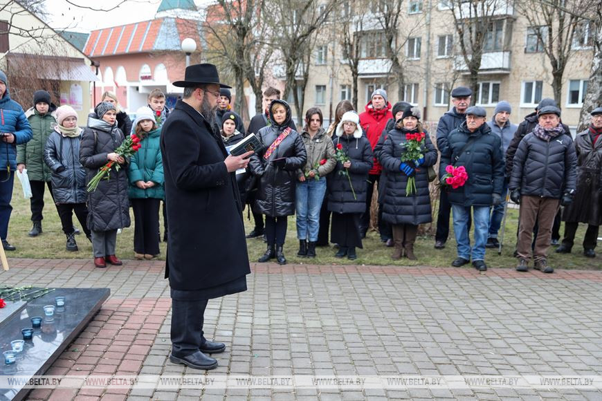 Это не только история евреев. Память жертв холокоста почтили в Бресте