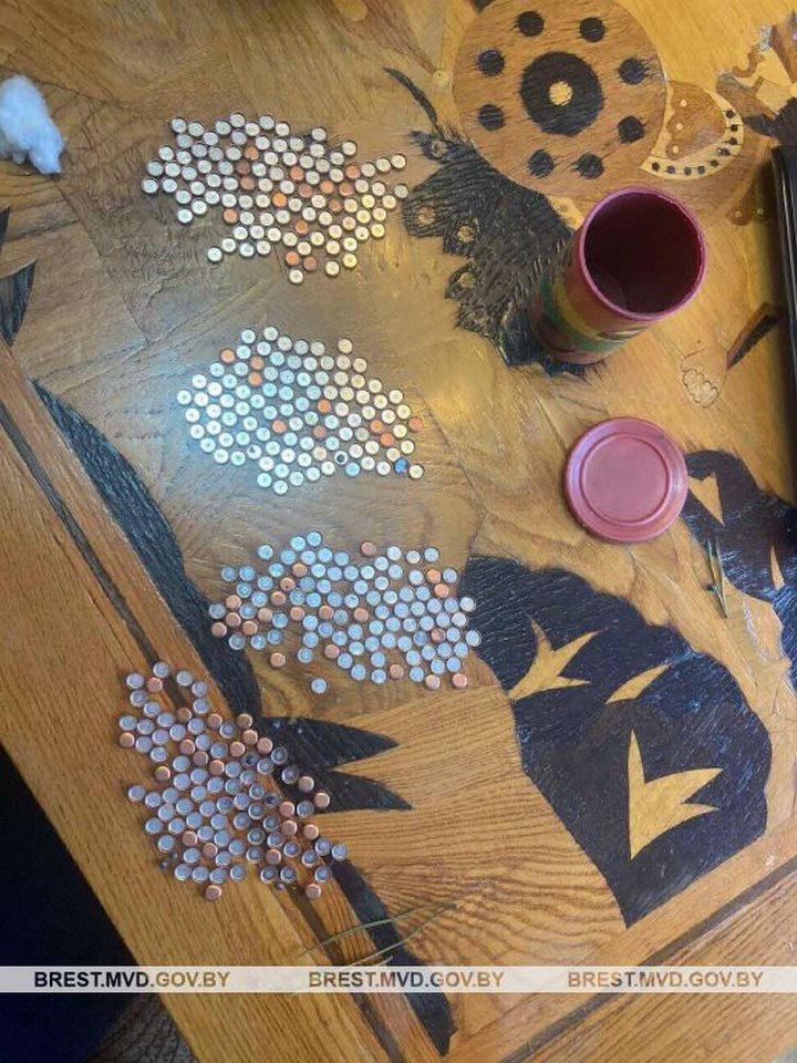 Арсенал боеприпасов обнаружили у бывшего охотника в Брестской области