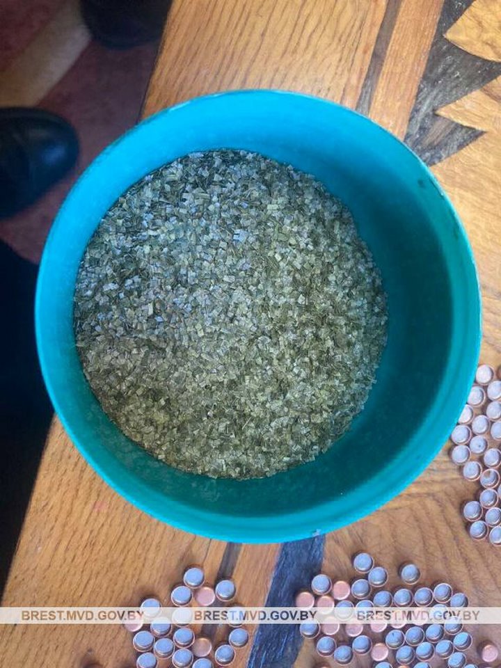 Арсенал боеприпасов обнаружили у бывшего охотника в Брестской области