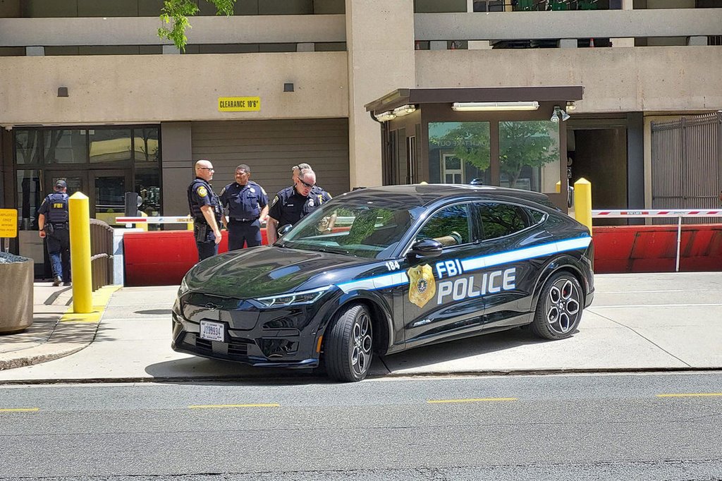 Самые крутые служебные тачки. Новые авто полицейских служб разных стран мира