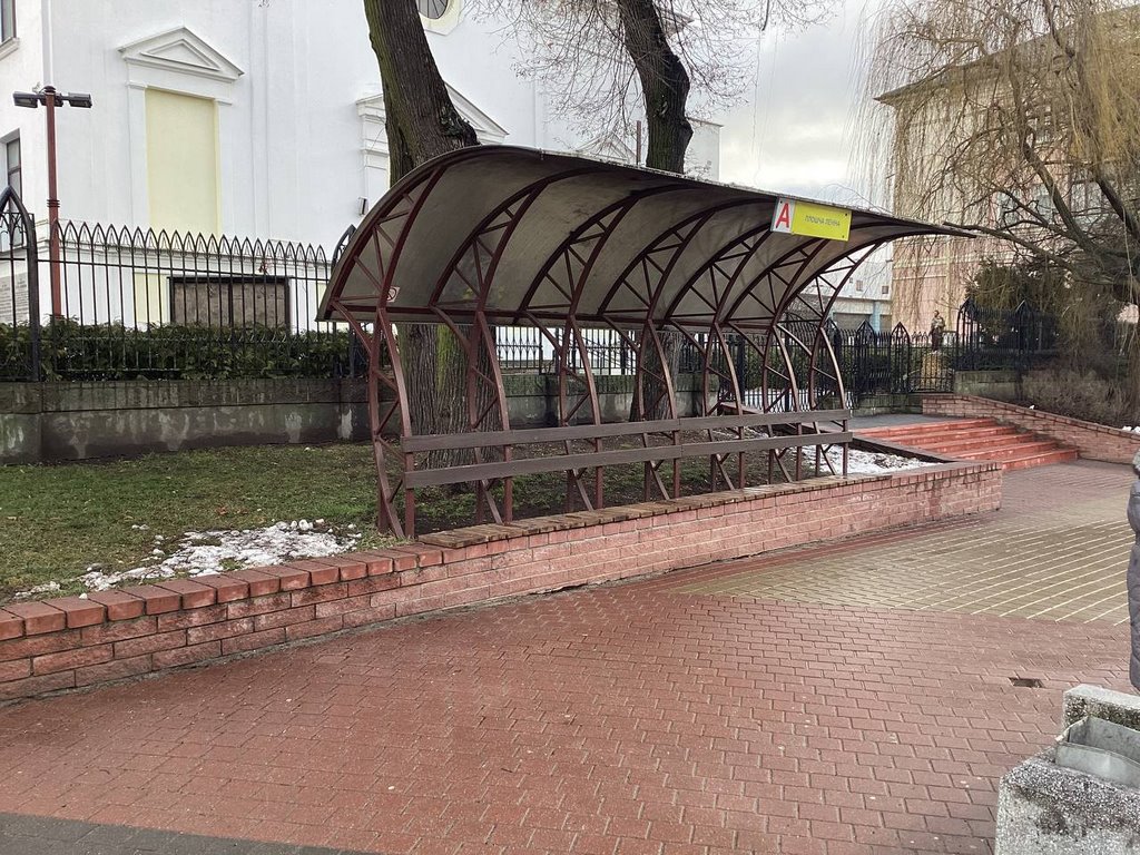 В Бресте продолжается благоустройство остановок