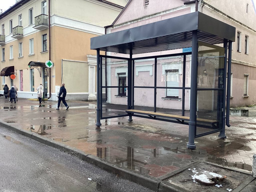 В Бресте продолжается благоустройство остановок
