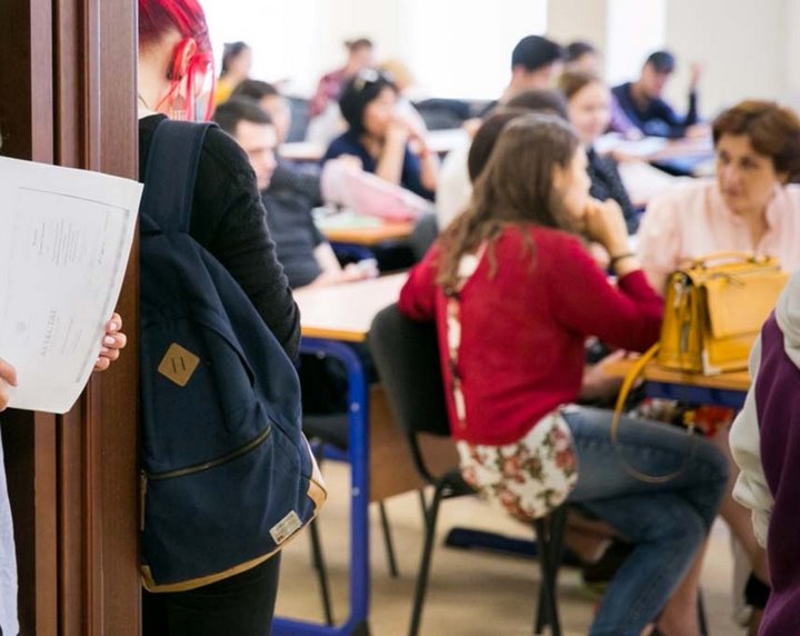 Более 750 тыс. рублей взыскала прокуратура Брестской области с не отработавших по распределению выпускников