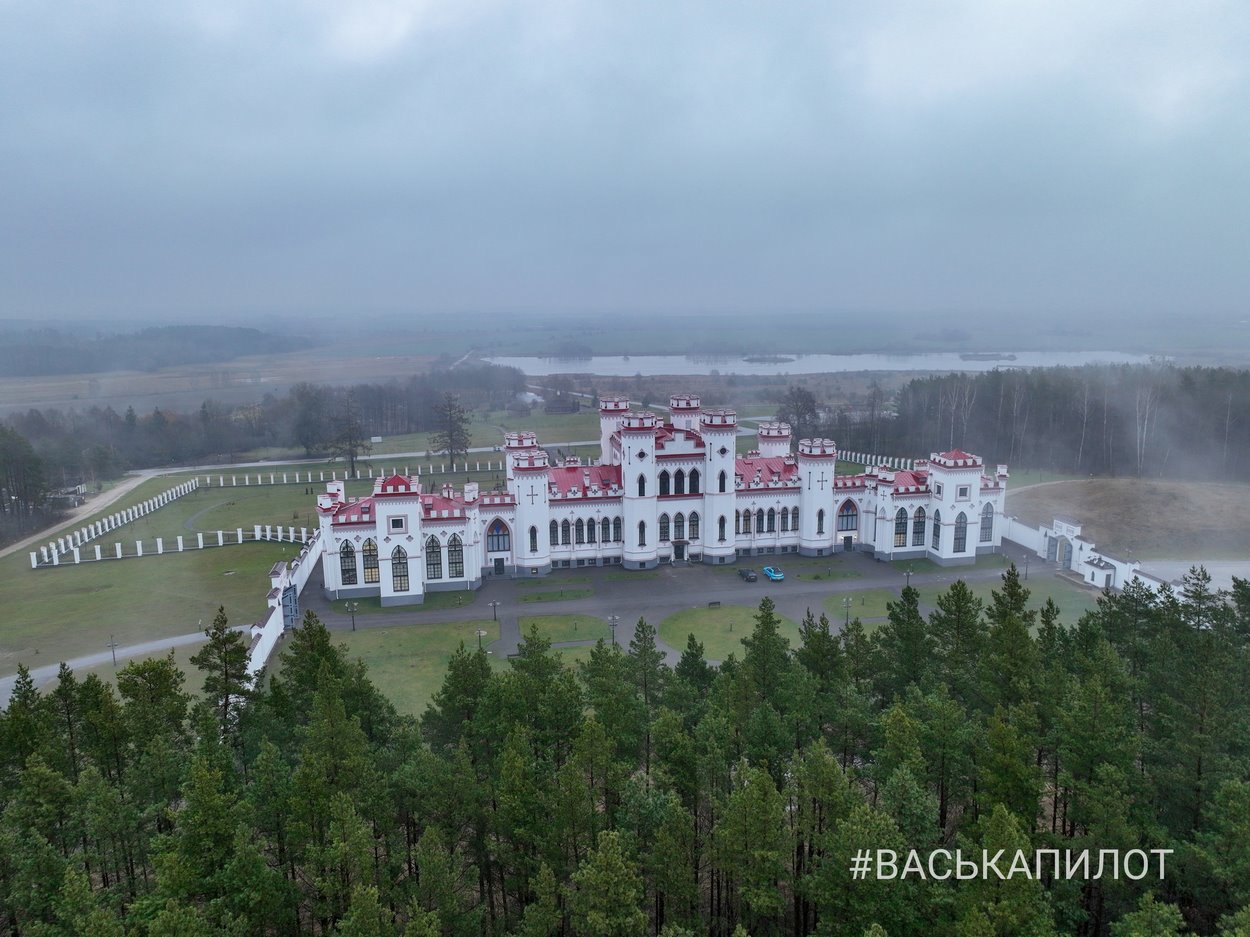 Как выглядит Коссовский замок после реставрации с высоты птичьего полета