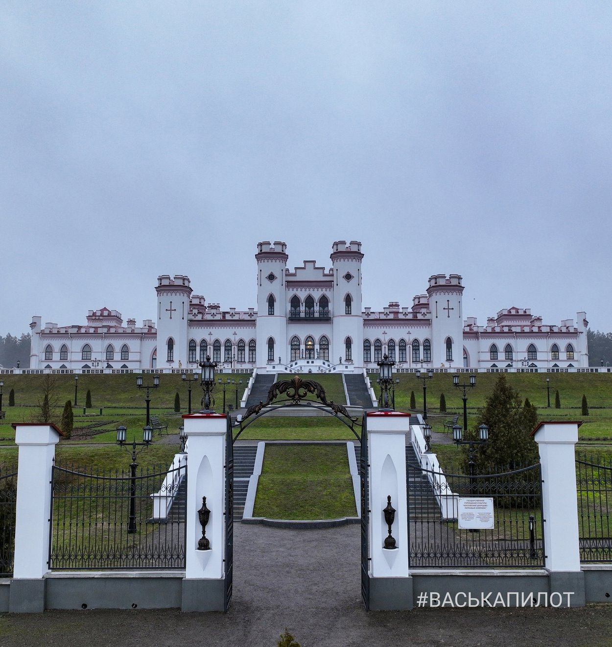 Как выглядит Коссовский замок после реставрации с высоты птичьего полета