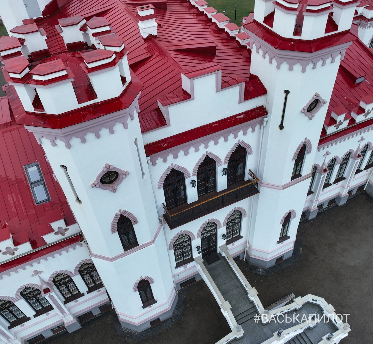 Как выглядит Коссовский замок после реставрации с высоты птичьего полета