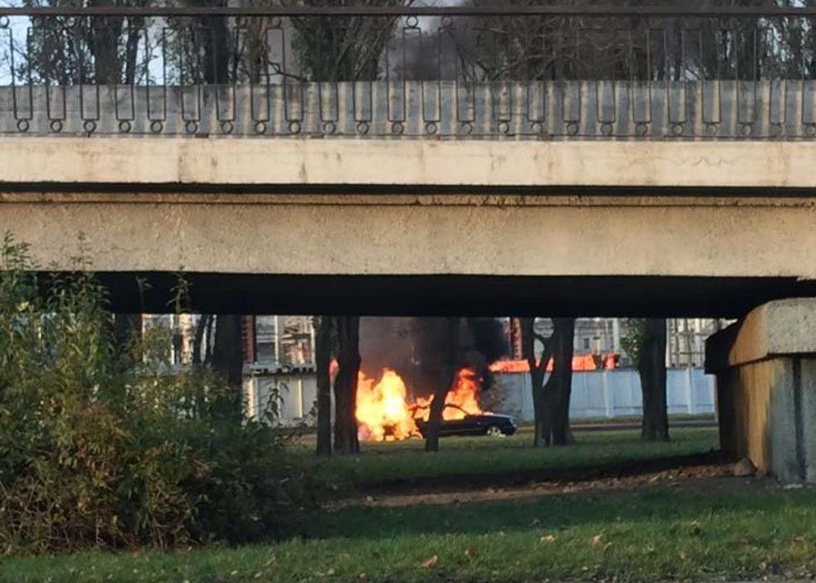 Что делать, если загорелся автомобиль, рассказали в МЧС