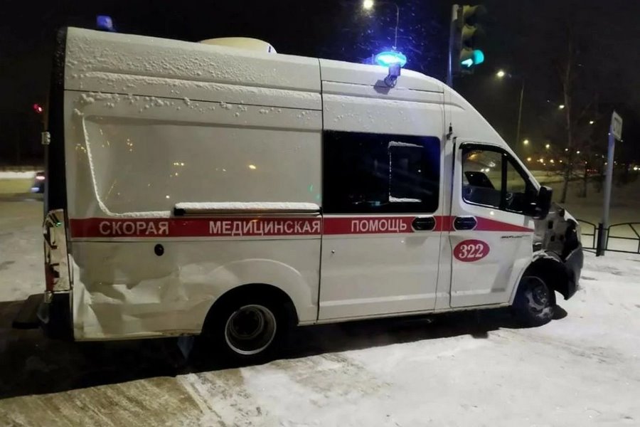 Водитель «скорой» проехал на красный и протаранил автомобиль. Кто виноват?