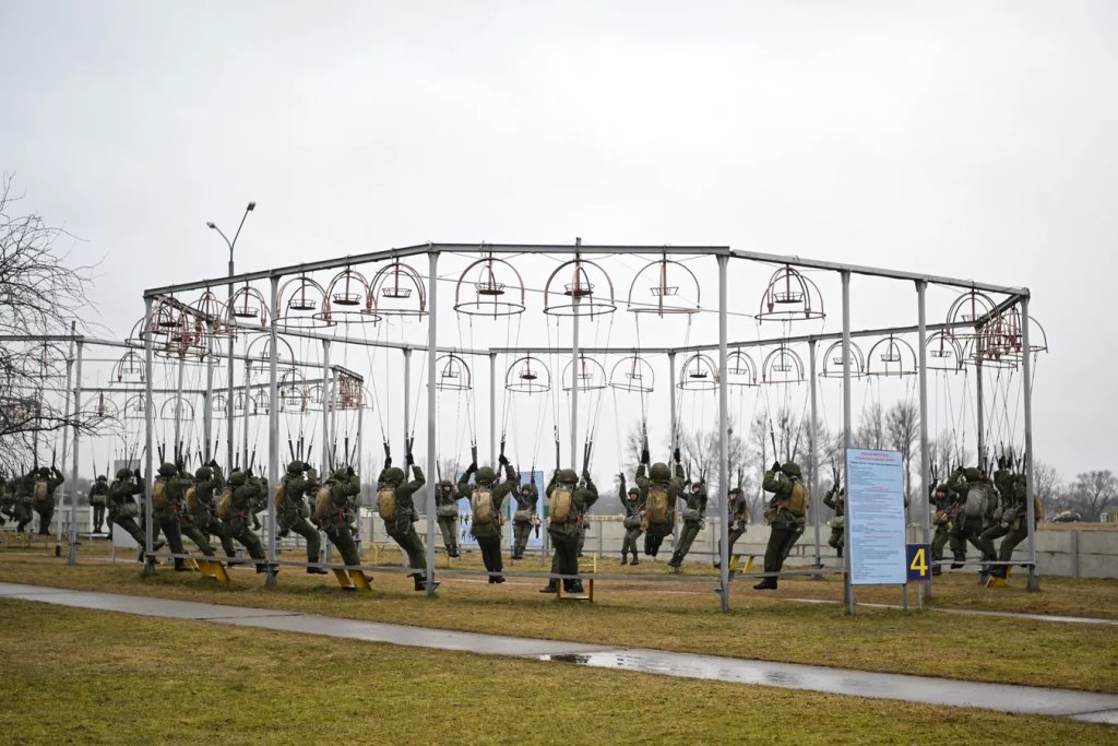 Боевая подготовка десантников в Бресте глазами западных журналистов